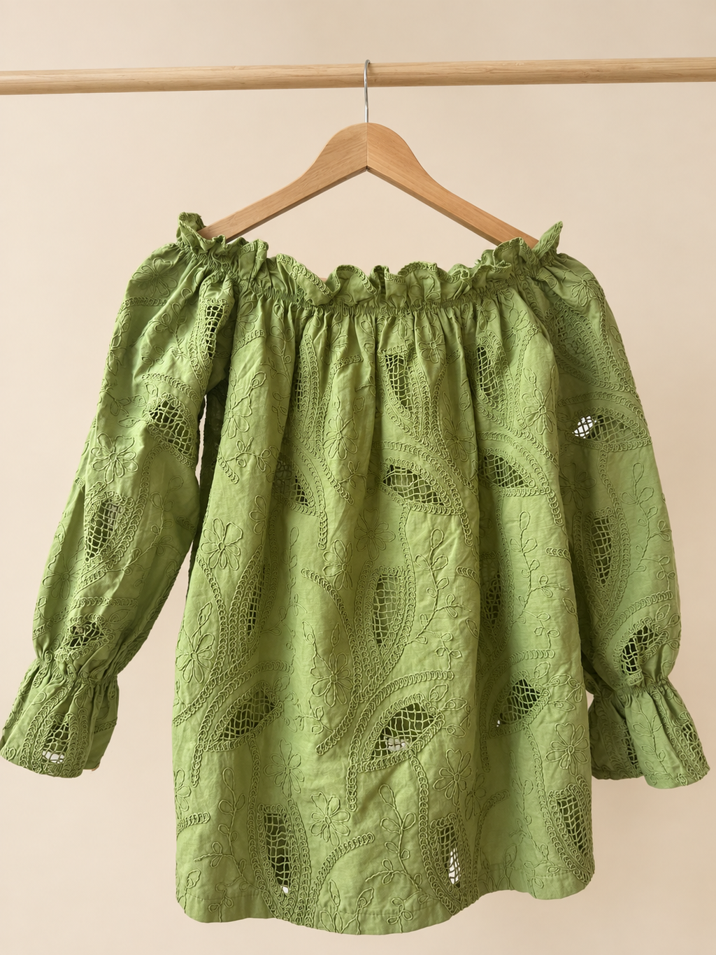 Blouse Verte Brodée – Broderies Vert Kaki