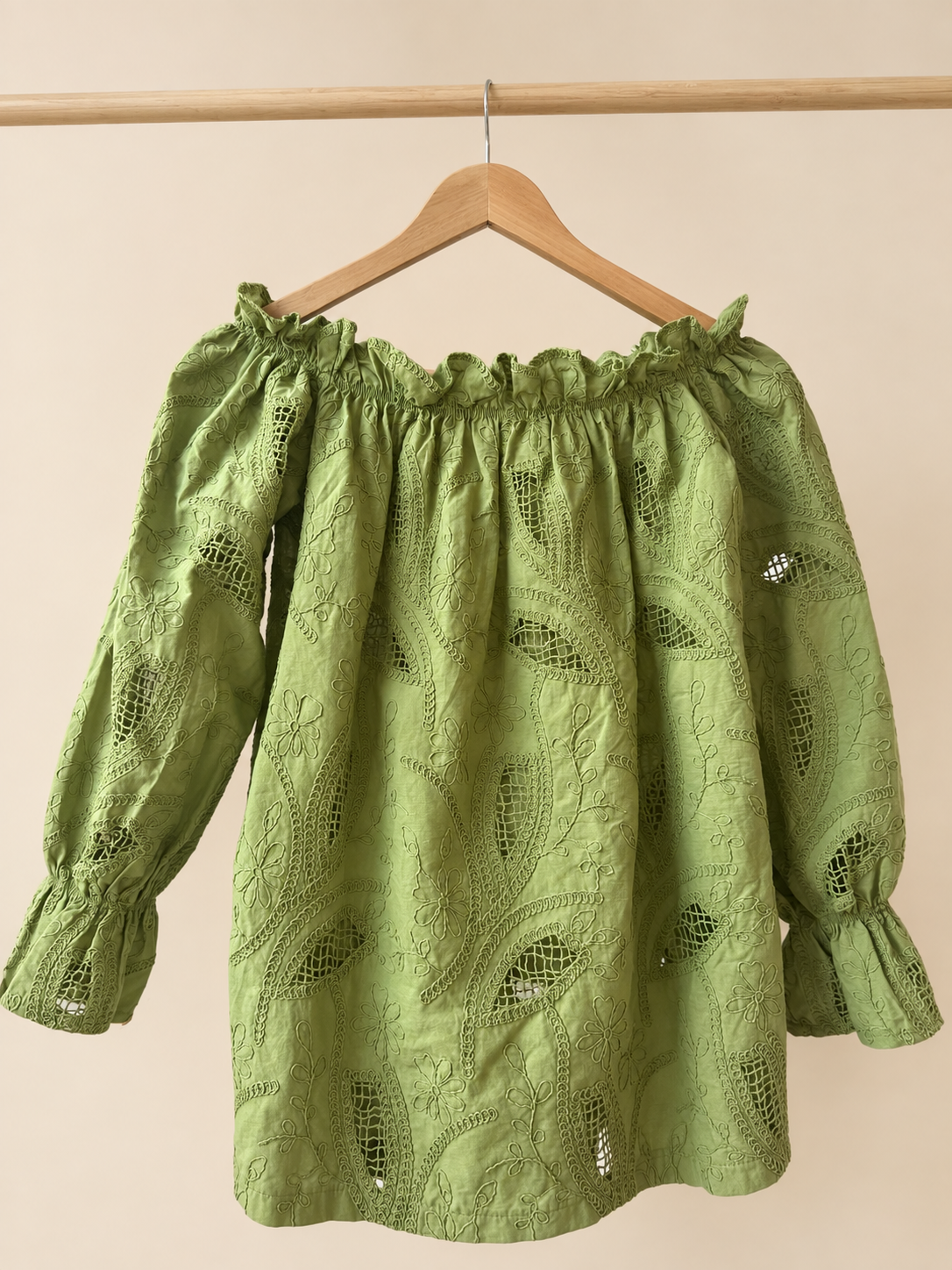 Blouse Verte Brodée – Broderies Vert Kaki