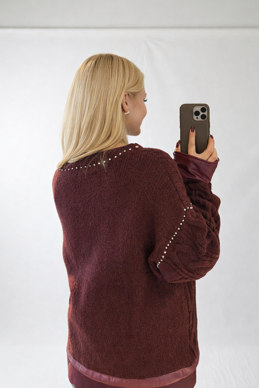 Cardigan Signature Bordeaux – Chic Moderne & Finitions Bijoux