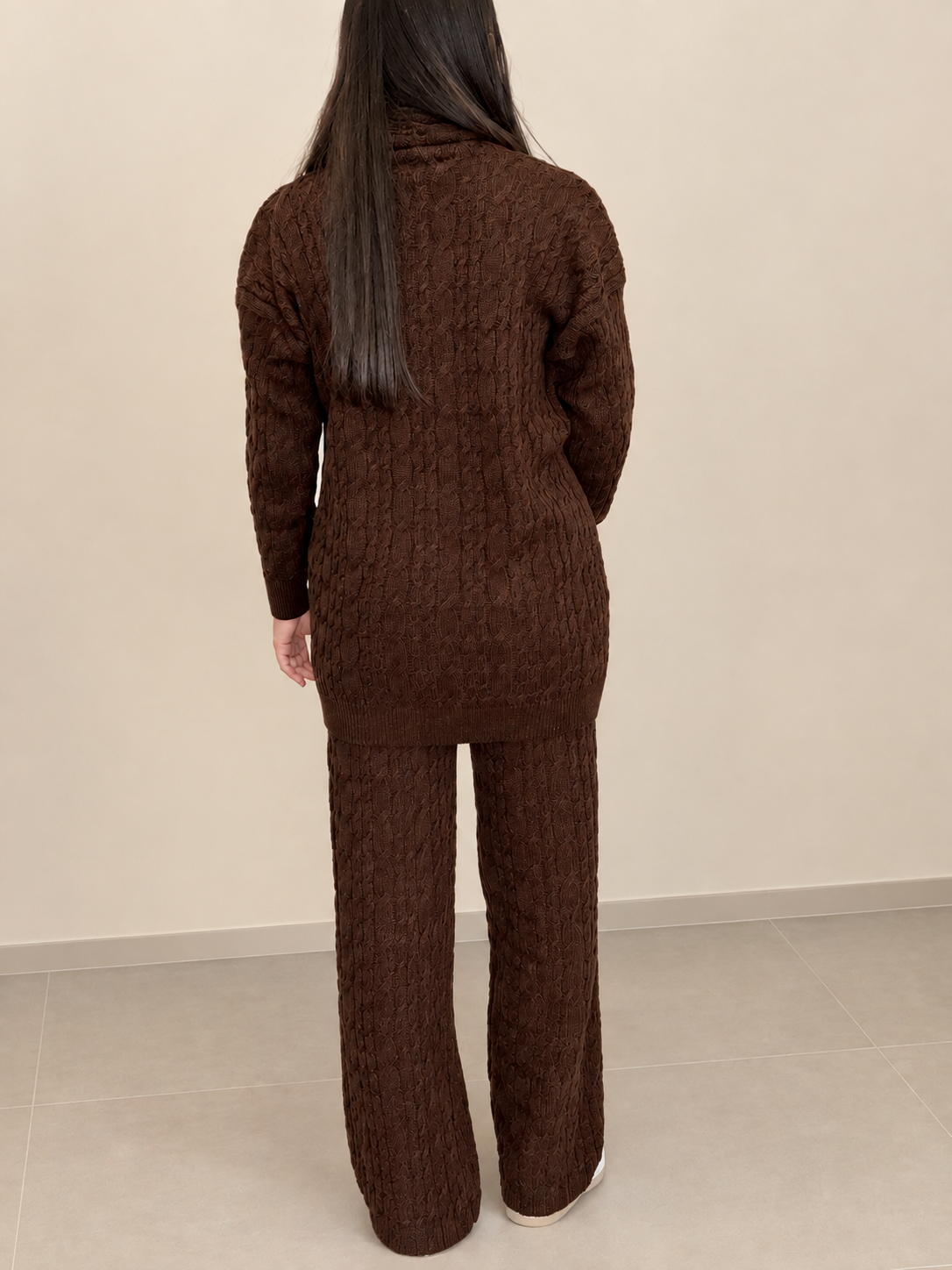 Ensemble Maille Torsadée Marron – Pull, Pantalon Large & Écharpe