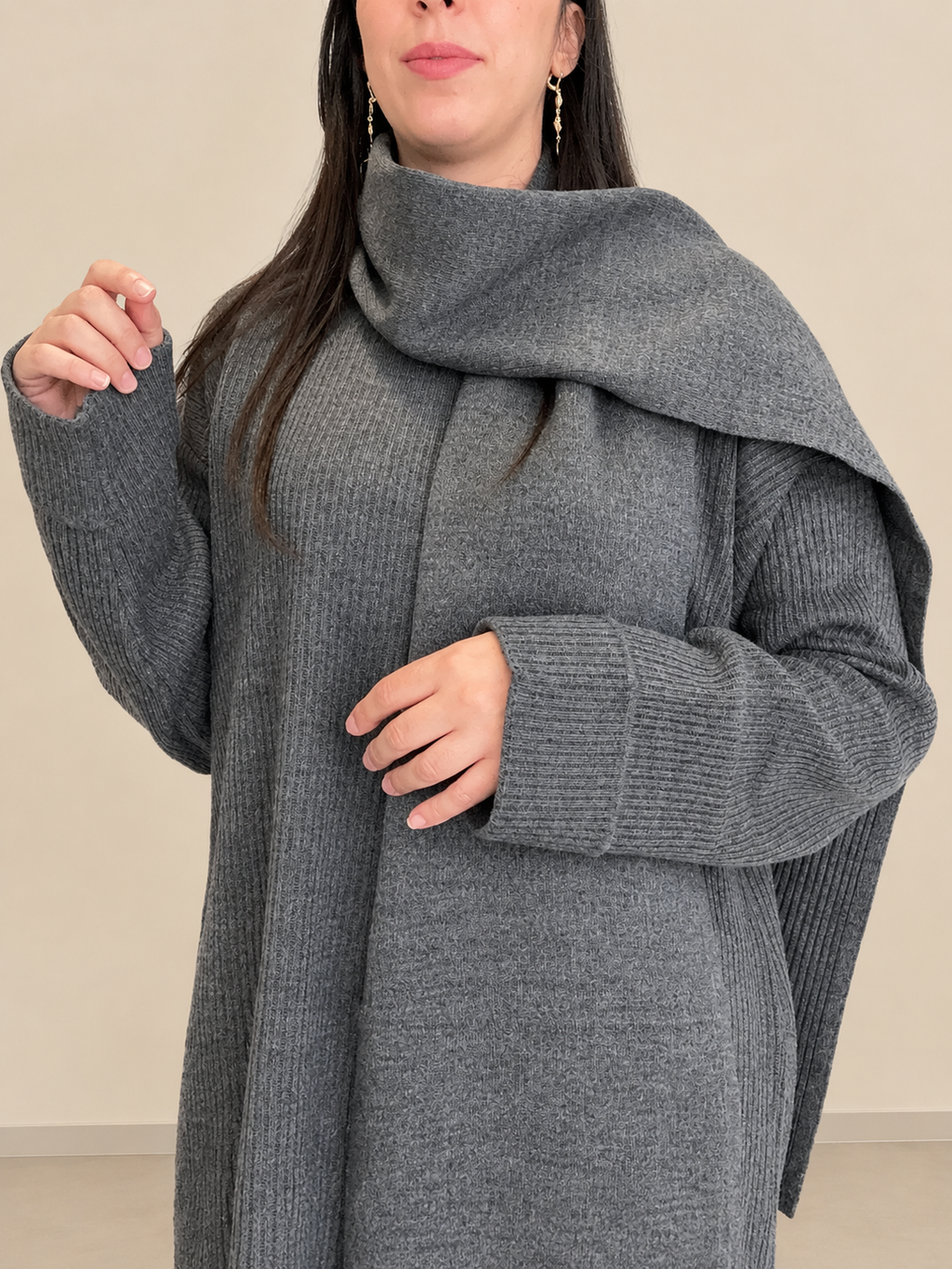 Ensemble Maille Côtelée Gris Anthracite – Pull, Pantalon & Écharpe