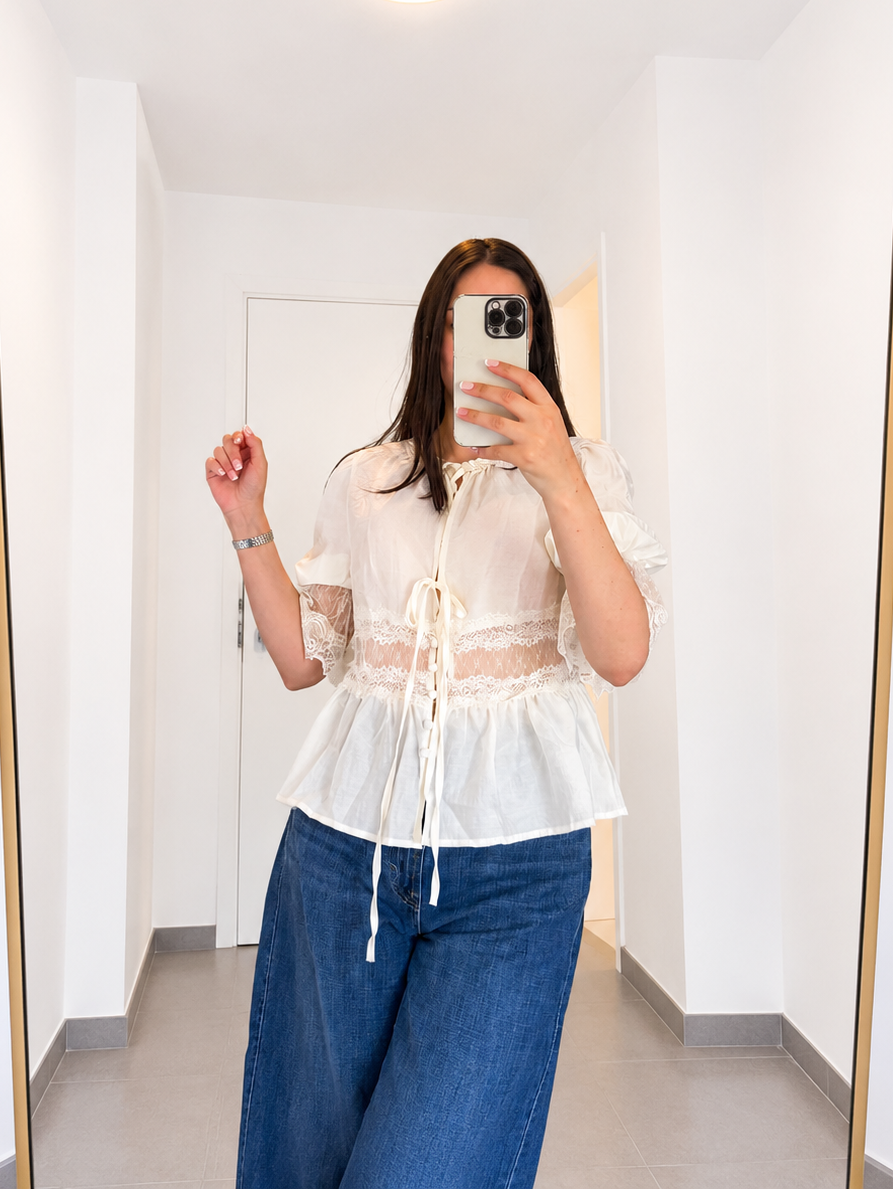 Blouse Romantique Écrue – Dentelle & Laçage Bohème