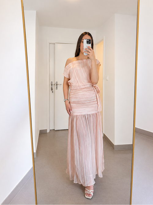 Ensemble Maxi Rose Poudré – Top Épaule Dénudée & Jupe Fluide