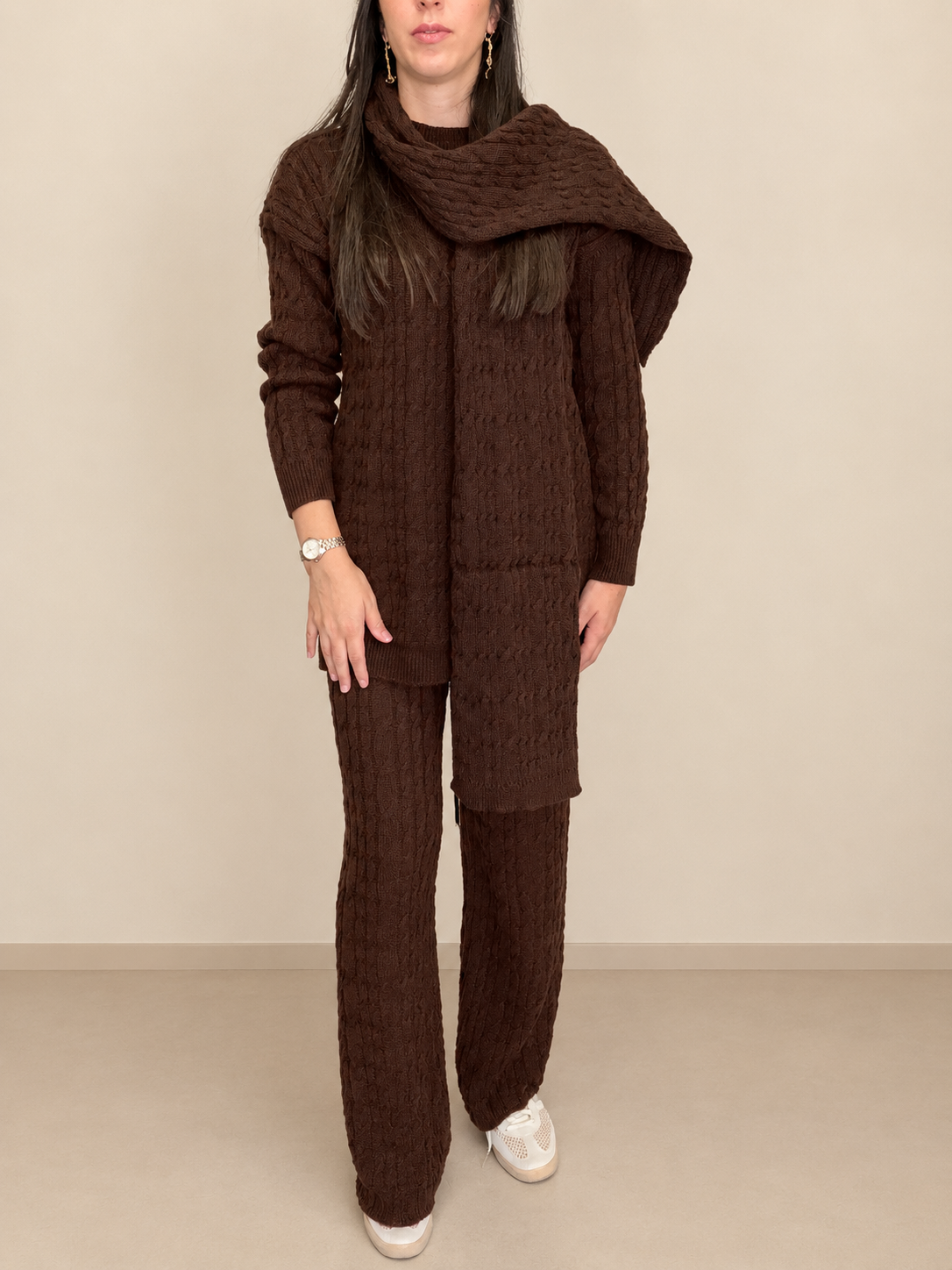 Ensemble Maille Torsadée Marron – Pull, Pantalon Large & Écharpe