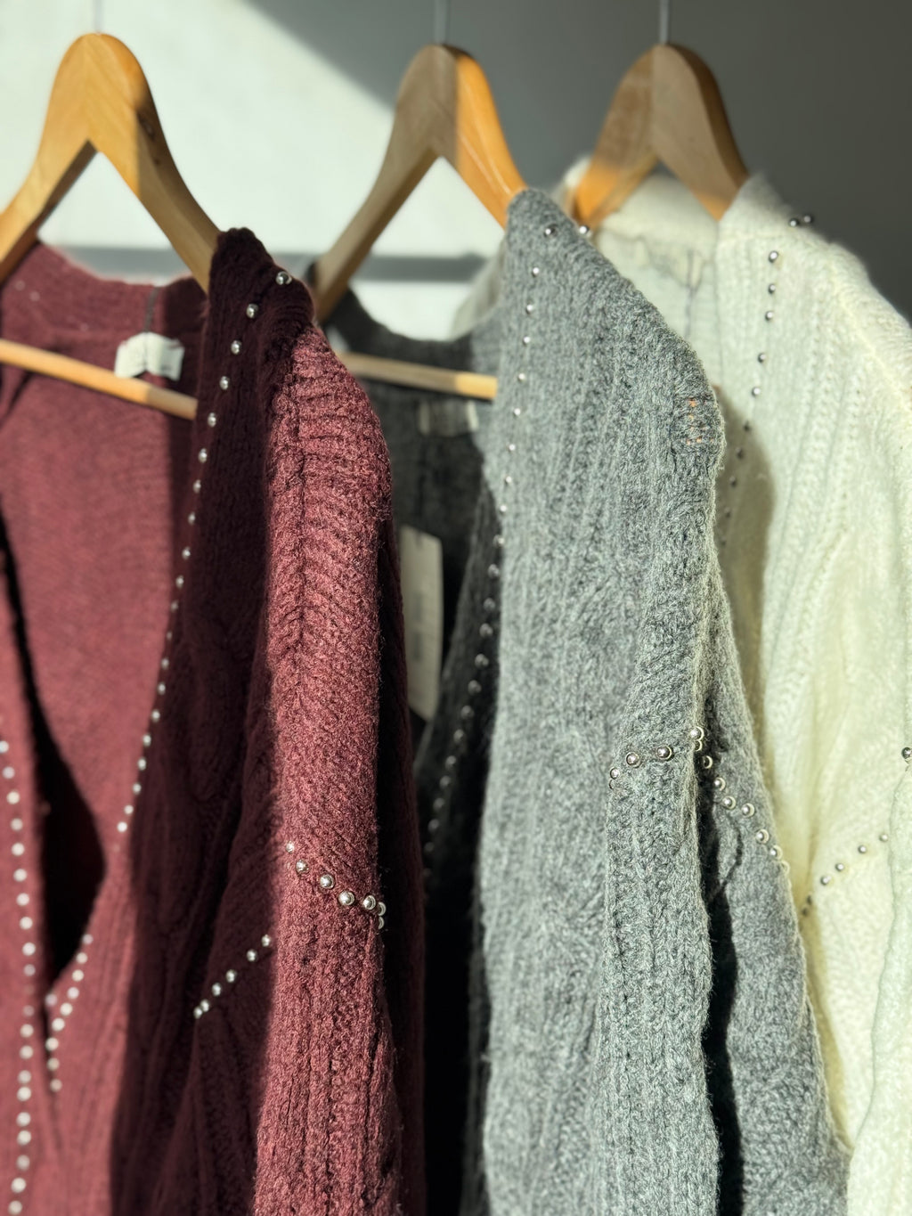 Cardigan Couture en Maille Blanc - Finitions Simili cuir