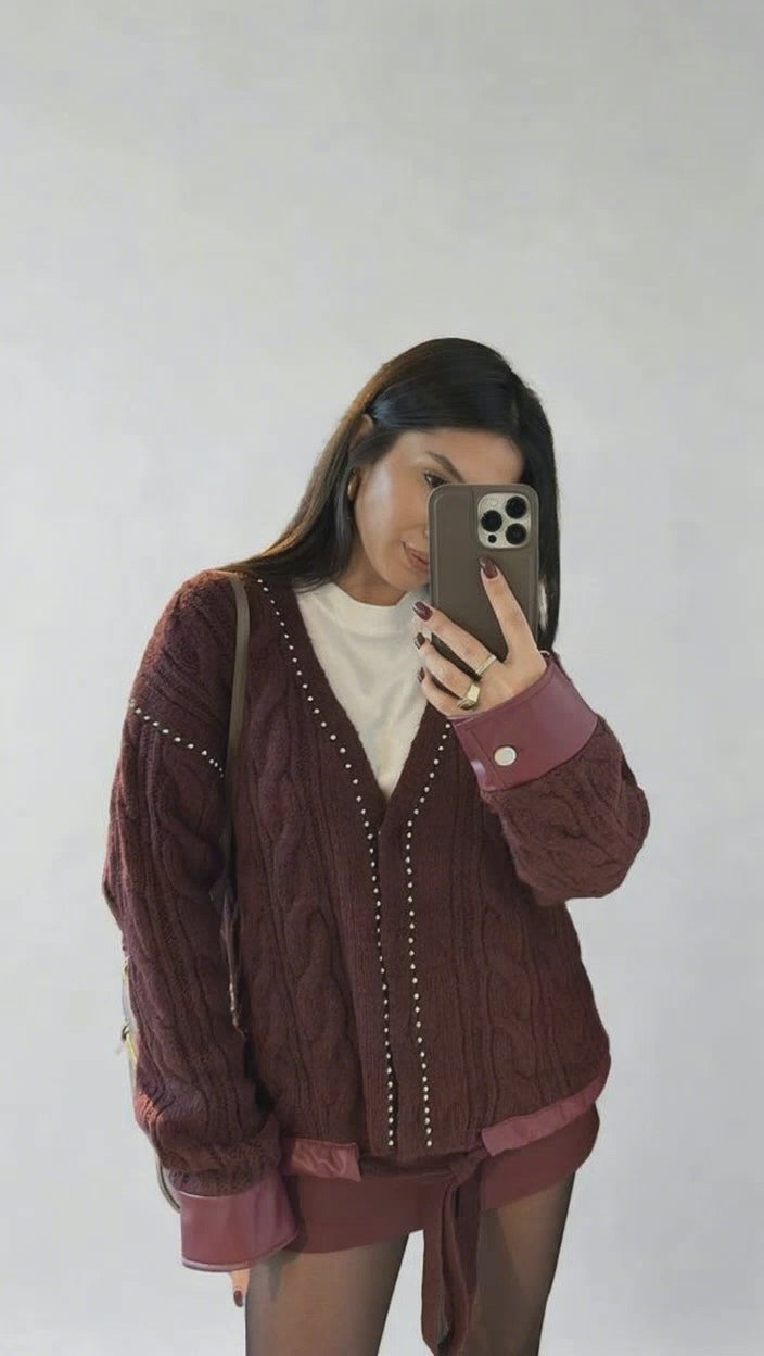 Cardigan Signature Bordeaux – Chic Moderne & Finitions Bijoux